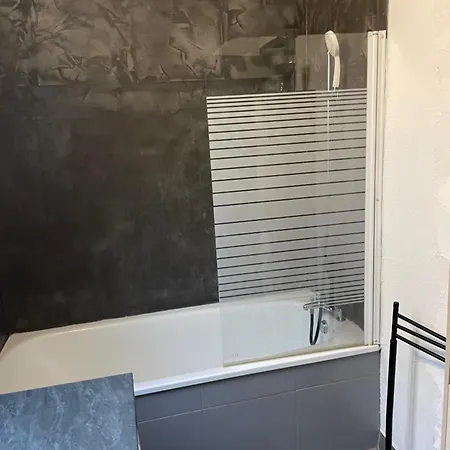 La Cardonille Avec Patio Appartamento