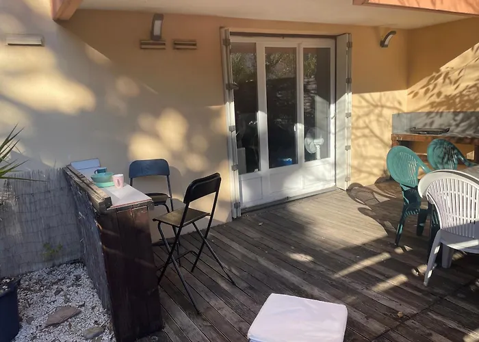 La Cardonille Avec Patio 아파트